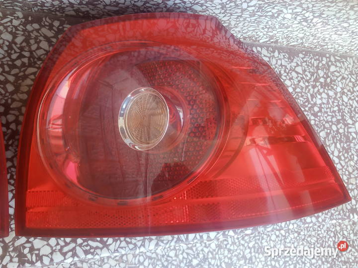 VW Golf V Lampa tylna prawa lewa Lampy tył osobowe Motoryzacja podkarpackie Dębica