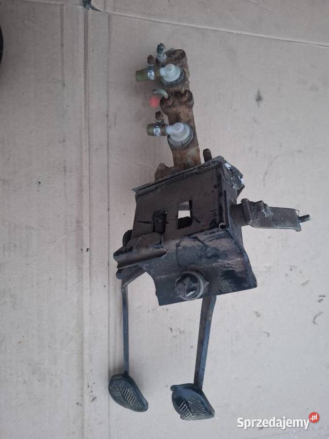 Pedały sprzęgła i hamulca Fiat 126p Maluch osobowe opolskie Strzelce Opolskie sprzedam