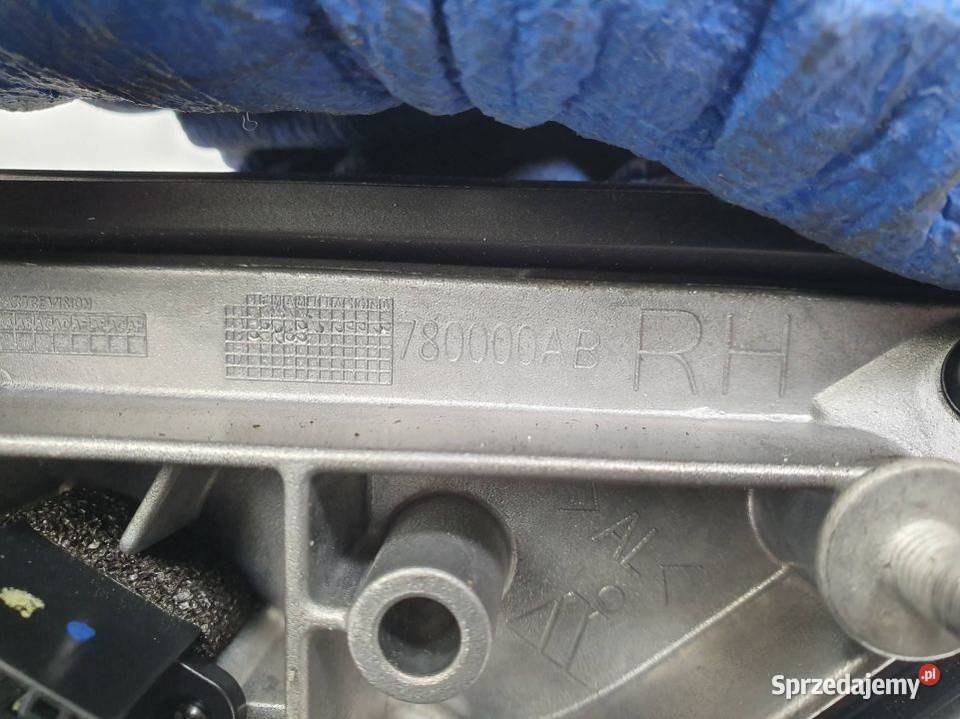 LUSTERKO PRAWE CADILLAC CTS 12 PIN 780000AB osobowe Pozostałe