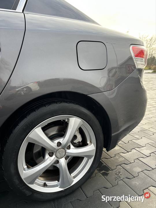Toyota Avensis z 2009 r AUTOMAT 18 benzyna GAZ Skierdy