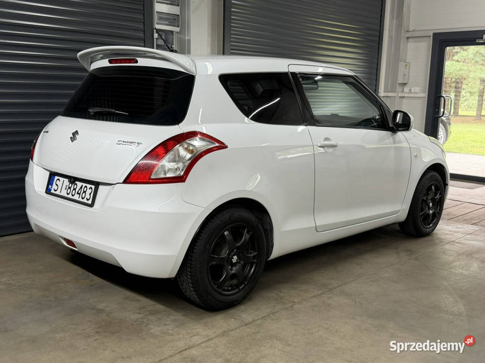 Suzuki Swift Bezwypadkowy 1WŁ Super stan Navi Chechło sprzedam
