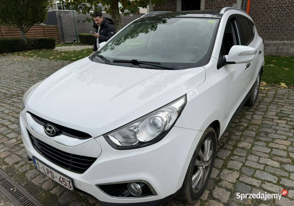 Hyundai ix35 20crdi 4x4 AWD skóry ledy Navi światła do jazdy dziennej sprzedam