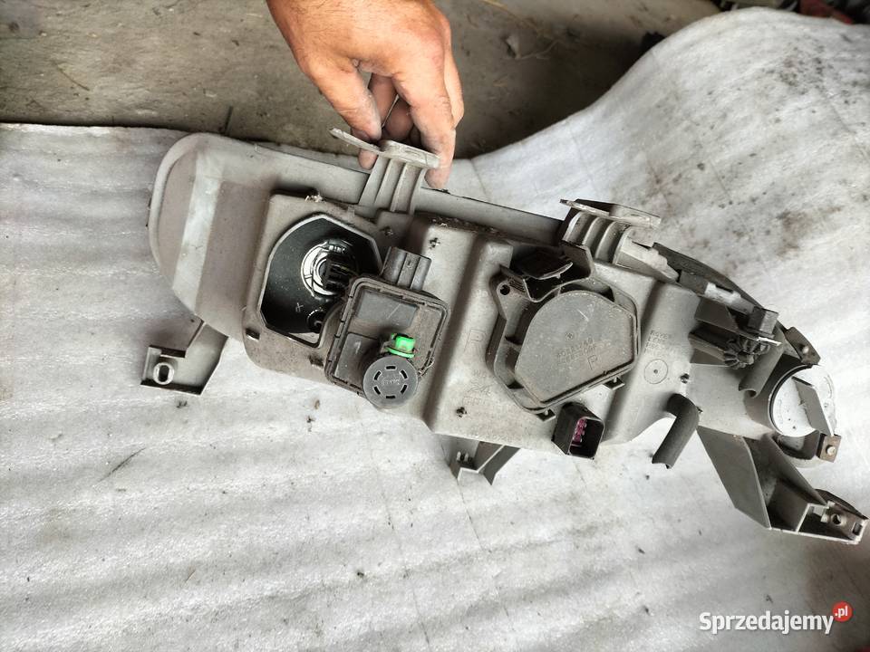 LAMPA PRAWA PRAWY PRZÓD ROVER 45 40230748 lampy przednie Kamień-Kolonia sprzedam