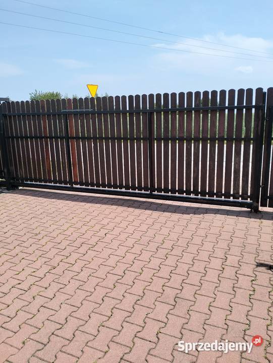Brama przesuwna nie uszkodzona przesuwna Budowa Bębło