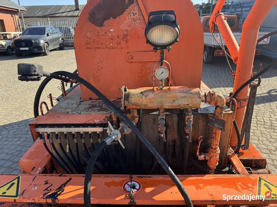 Skrapiarka do emulsjibitumu samojezdna Maszyny budowlane Chojnów