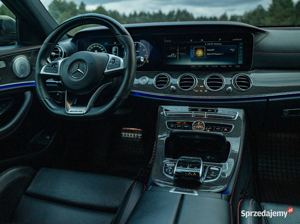 Mercedes E43 AMG 30 Biturbo Carbon Panorama komputer pokładowy