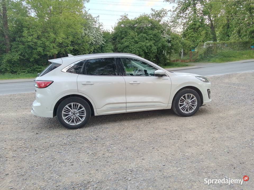 Śliczny Ford Kuga 20 Ecoblue 4WD Vignale komputer pokładowy mazowieckie Głosków