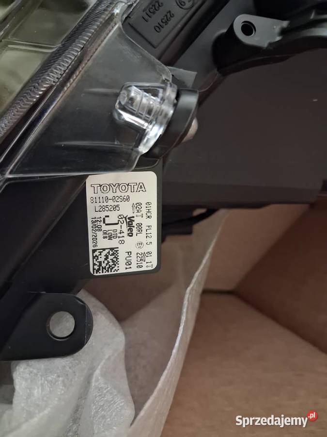 NOWY TOYOTA OE COROLL E21 REFLEKTOR PRAWY FULL