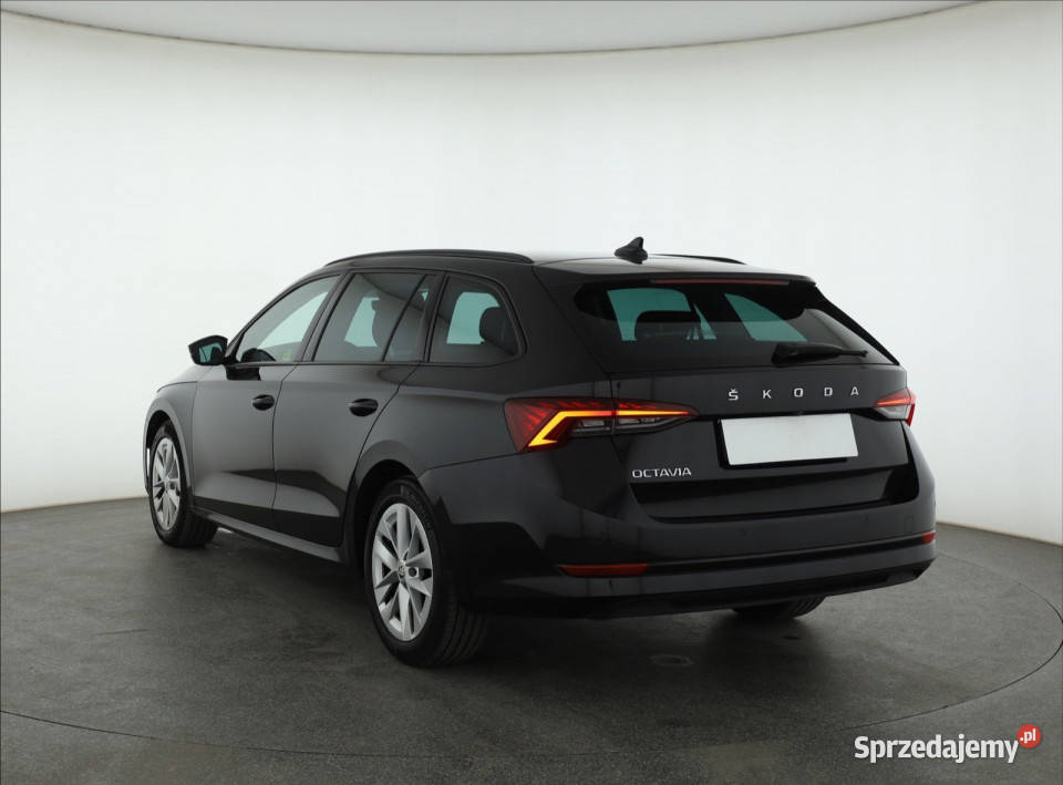 Skoda Octavia 15 TSI asystent pasa ruchu Piaseczno