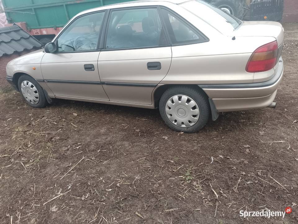Sprzedam samochód osobowy opel astra do naprawy uszkodzony wielkopolskie Przedecz