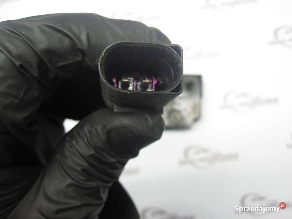 AUDI A3 SPORTBACK 8PA 10r zamek maski 2 pin