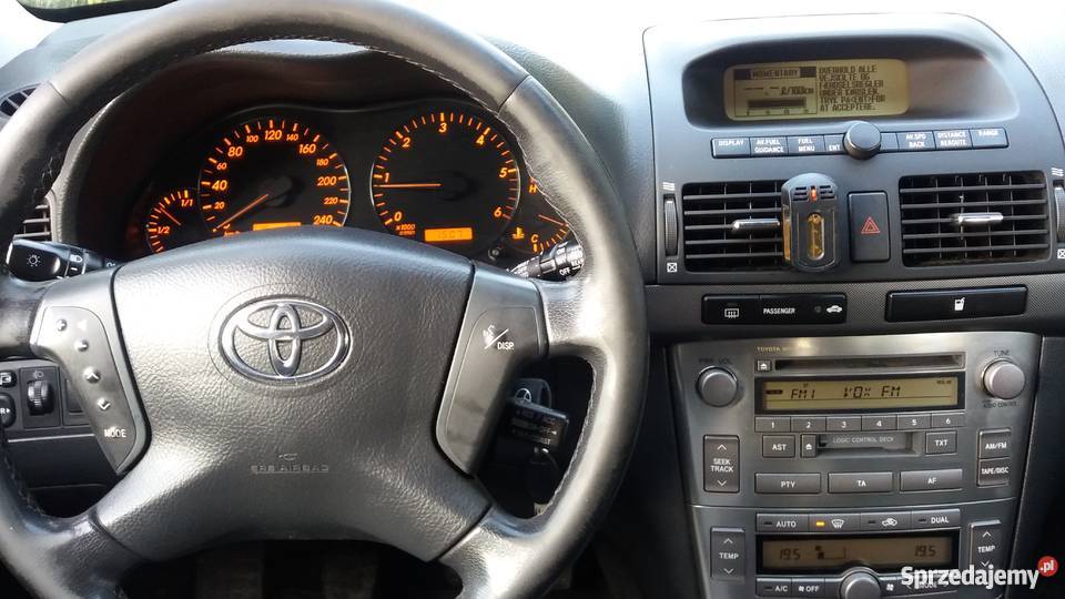 TOYOTA AVENSIS DCAT lakier metallic Avensis Poznań