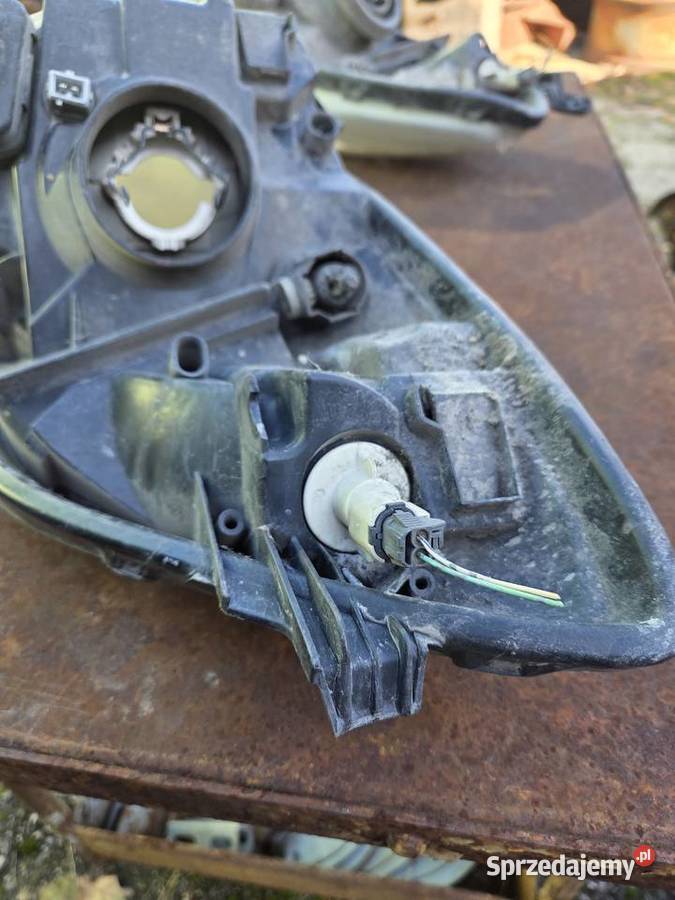 Lampy przednie Toyota Yaris 2 Łagów