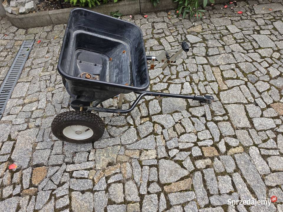 Siewnik rozsiewacz do nawozów nieuszkodzony Małomice