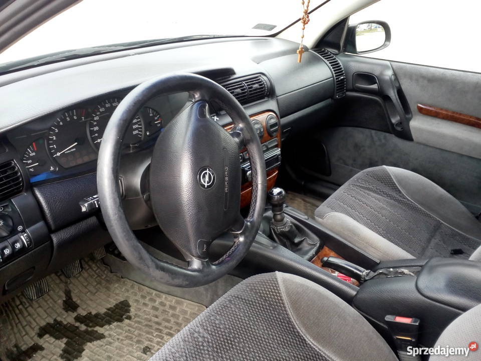 Opel Omega B Sedan 20 i 16V 136 Kielce
