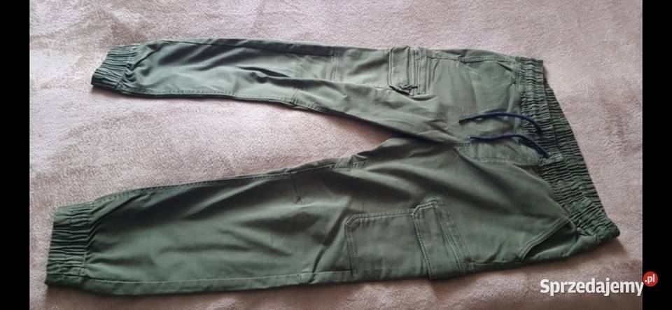 Spodnie męskie Cropp Joggery Slim zielone khaki