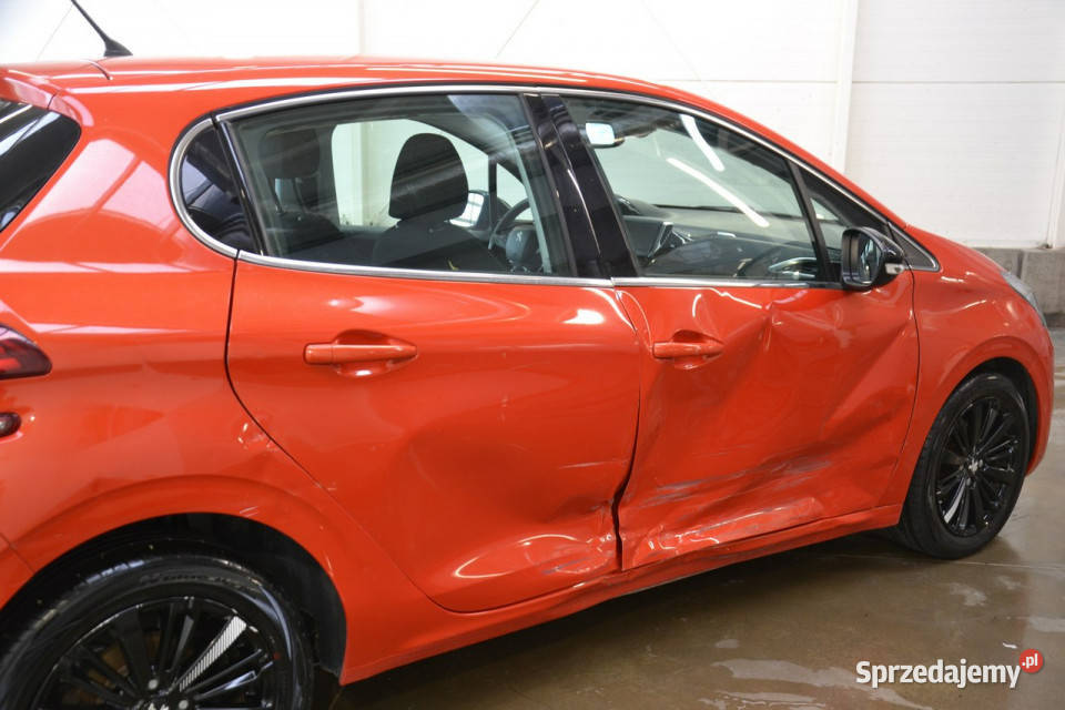 Peugeot 208 12 benzyna 110 ładny kolor Kęty