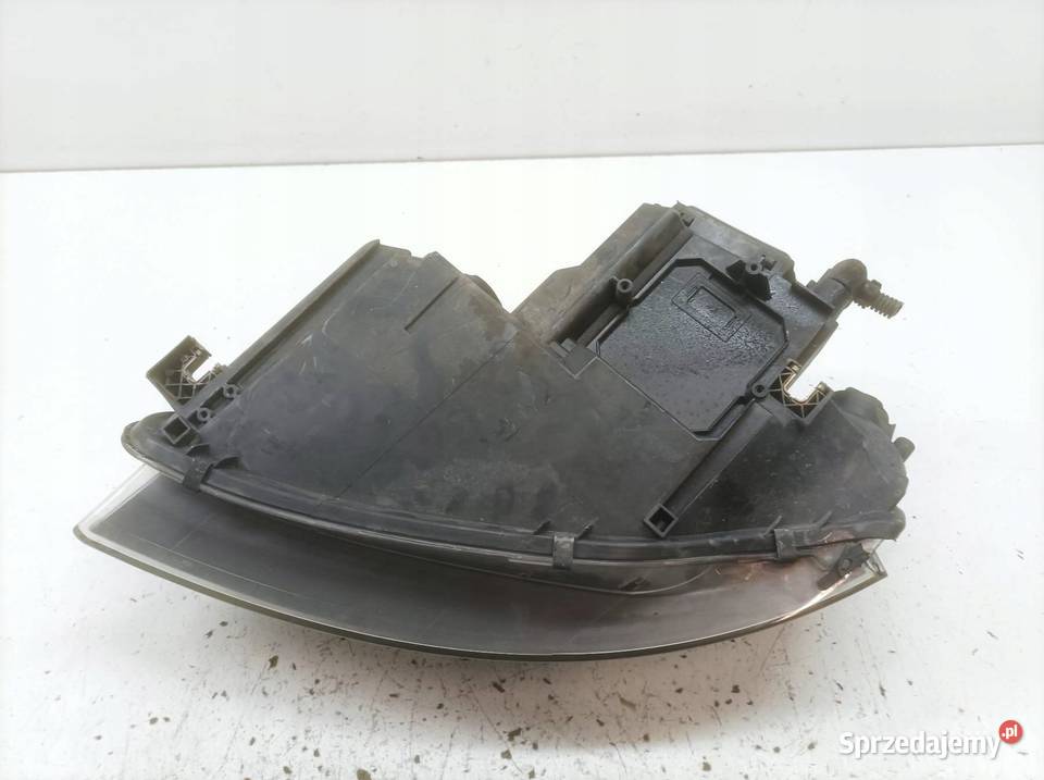 LAMPA PRZÓD PRAWA EU USZKODZONA 8P0941004K Audi osobowe