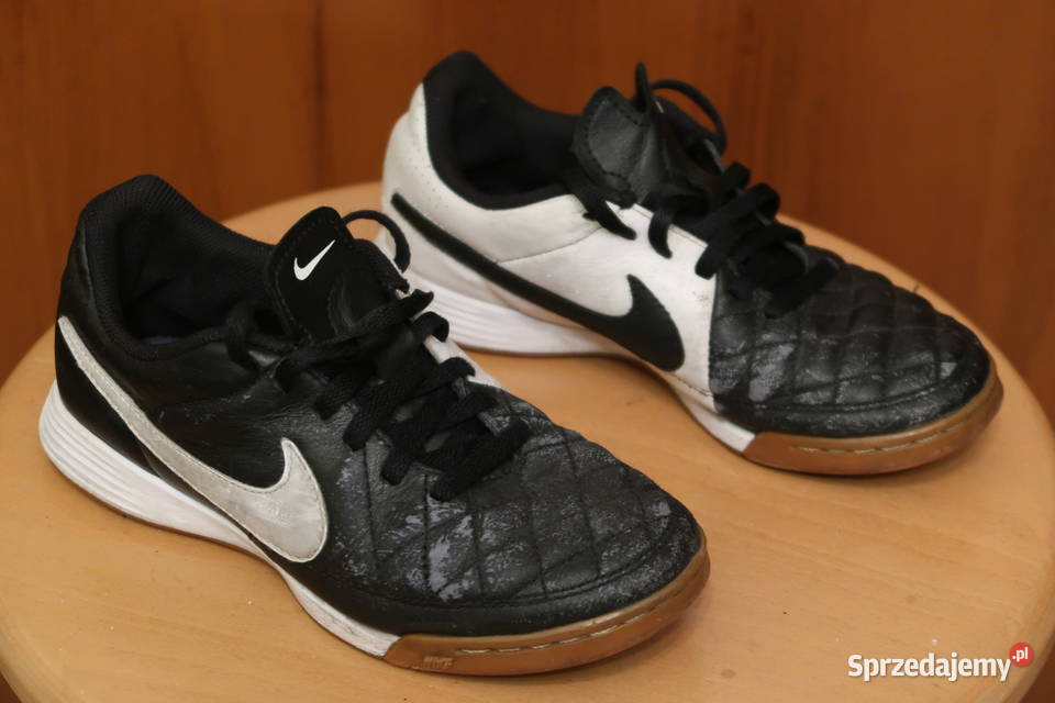 Buty sportowe halowe firmy NIKE 34 Dla Dziecka sprzedam