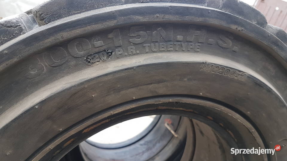Opona 30015 LANDMAX do wózek widłowy Linde 30015 305