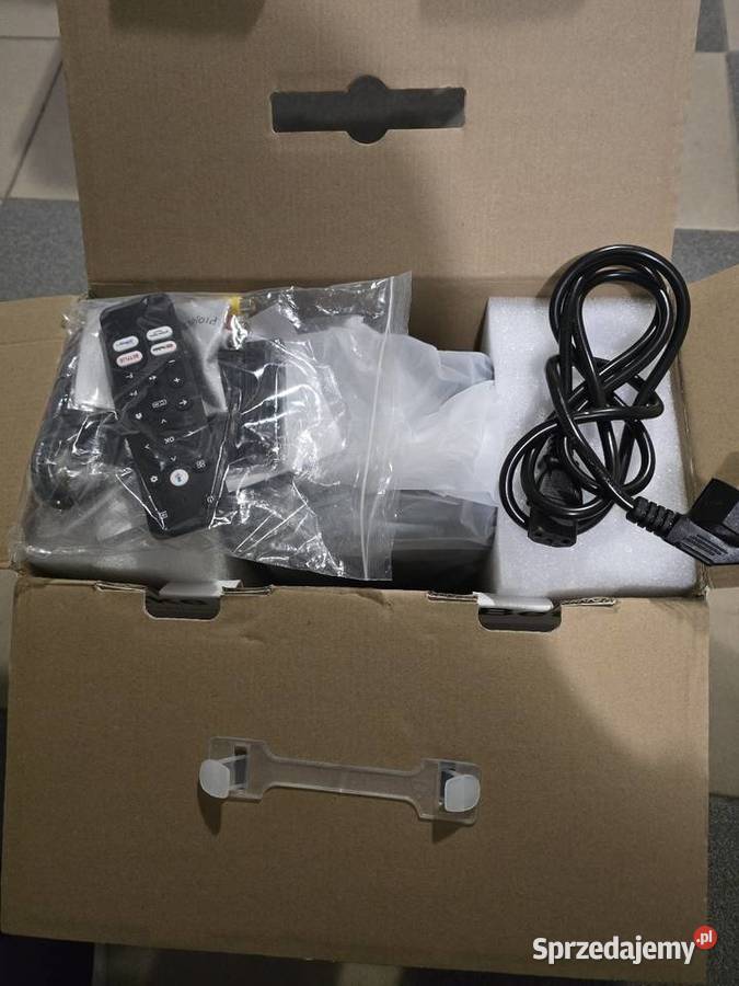 Projektor rzutnik 4K zFull HDSmart Android Czarna Woda