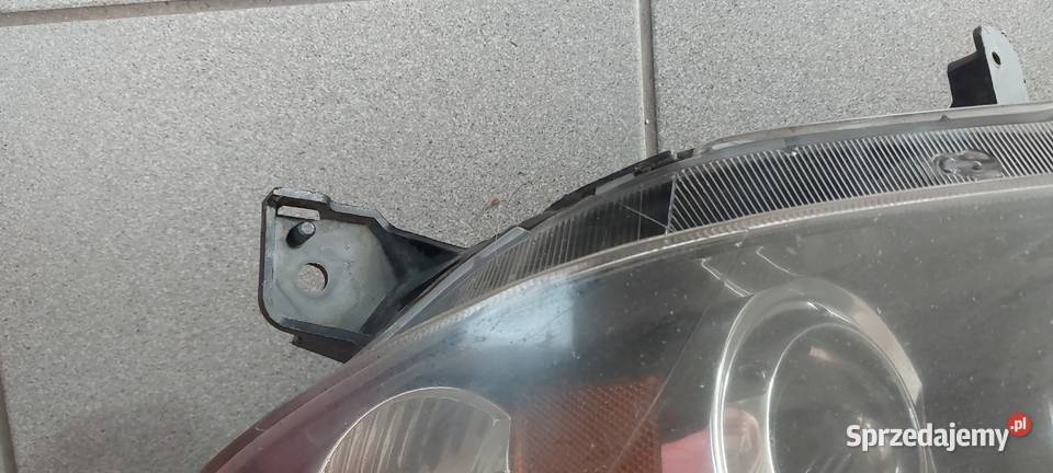 Mazda 3 sedan 2003 2004 2005 lampa lewa przód Byków
