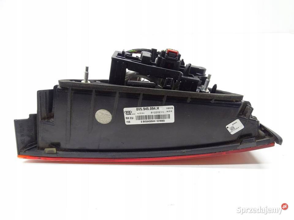 LAMPA PRAWA PRAWY TYŁ TYLNA W KLAPE LED AUDI A3 sprzedam