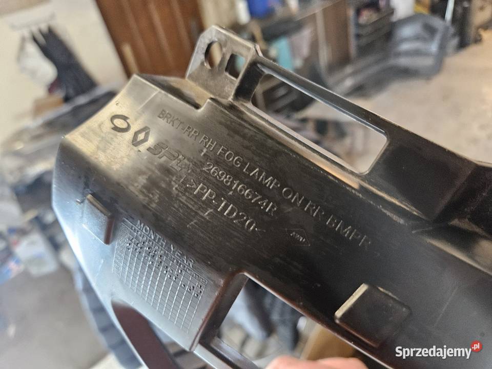 RENAULT ARKANA MOCOWANIE LAMPY PRZECIWMGIELNEJ