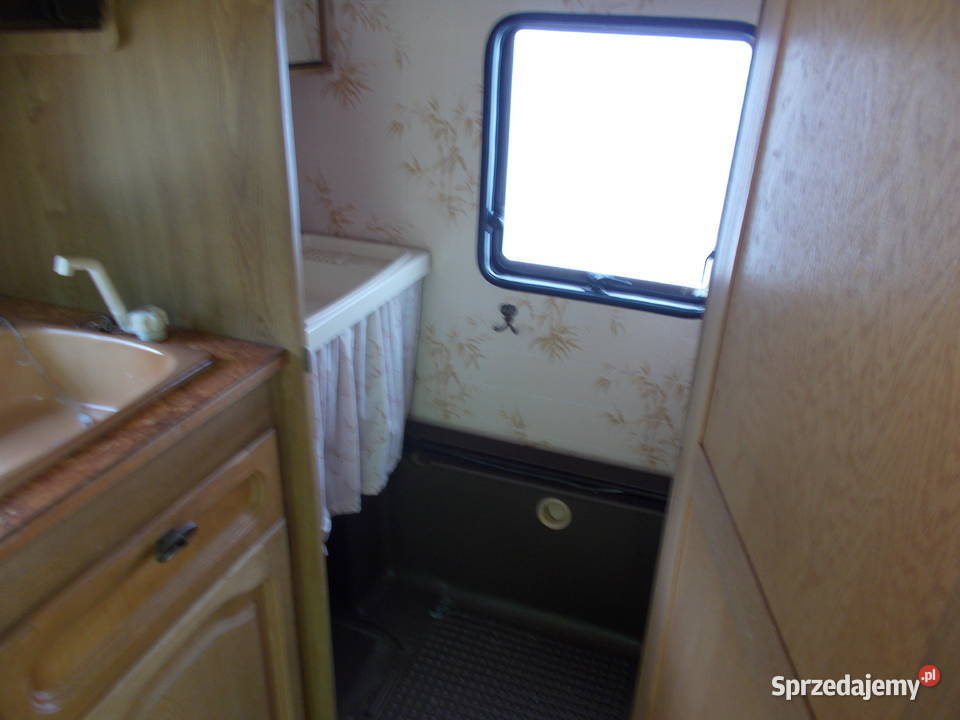 Przyczepa kempingowa Buerstner 4302 LUX