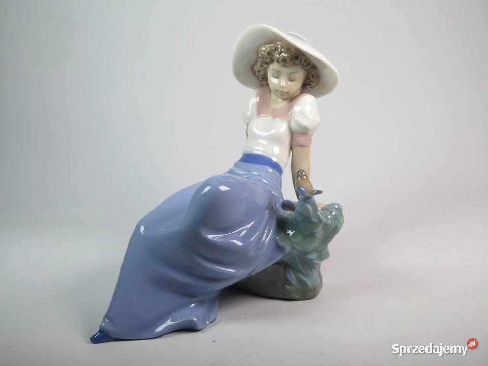 Nao LLadro Figurka kobiety z ptakiem Porcelana i szkło Szczytno