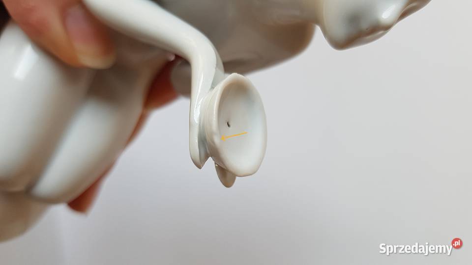 Stara porcelanowa figurka Klęcząca Kobieta