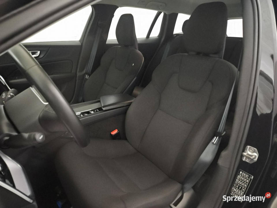 Volvo V60 B4 D Momentum Z Polskiego Salonu pełny VAT sprzedam