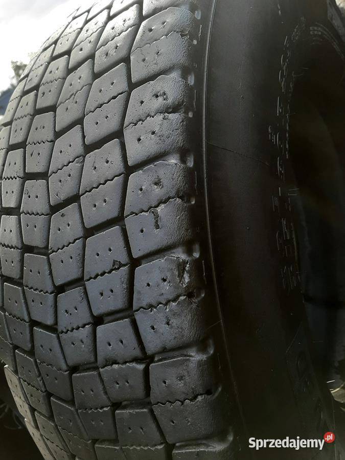 Opona używana ciężarowa 31580R225 MICHELIN 600 Zaścianki