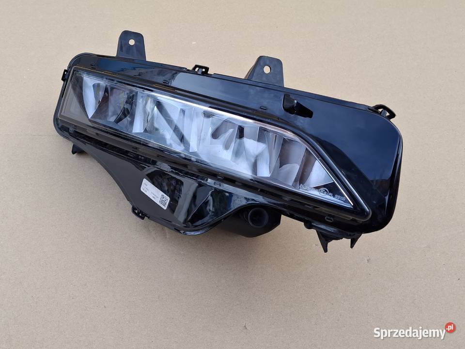 SKODA OCTAVIA IV 4 HALOGEN PRAWY LED LAMPA Bieleń