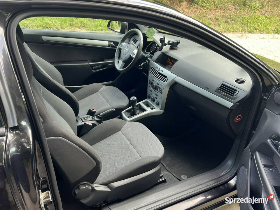 Opel Astra Opel Astra GTC Benzyna Mały Przebieg Rok produkcji 2009 wielkopolskie Gostyń
