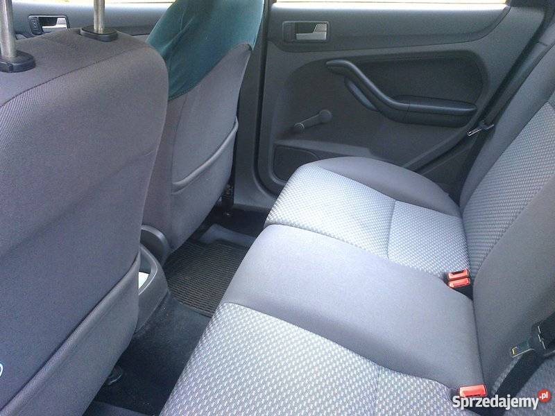 Ford Focus Silver X 16 100 sedan automat 2006 r