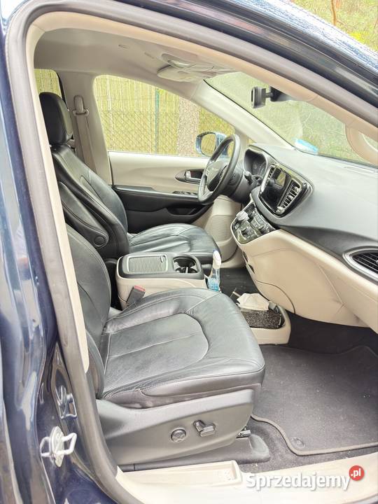 Chrysler Pacifica Touring 2022 36 V6 8 osób Warszawa
