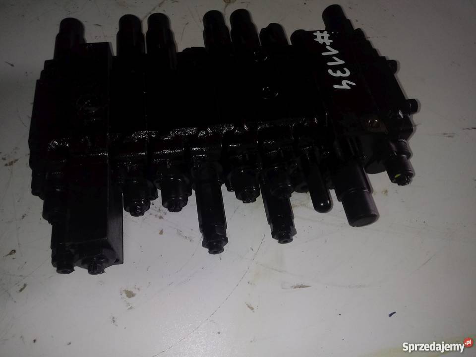 Rozdzielacz Neuson Kramer 002253319 10 Sekcji sprzedam