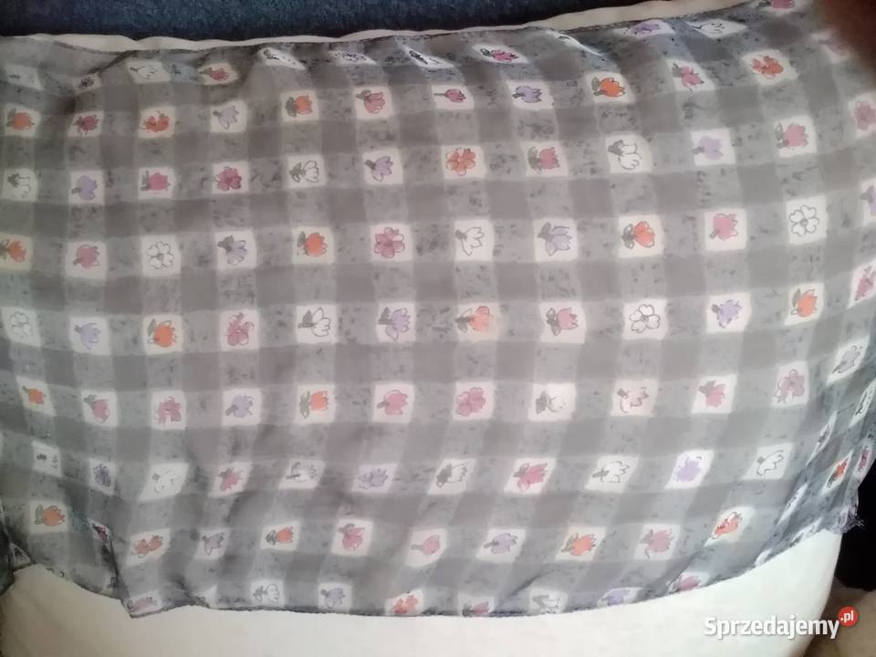 Szaliczek damski szary z motywem kwiatowym Łódź