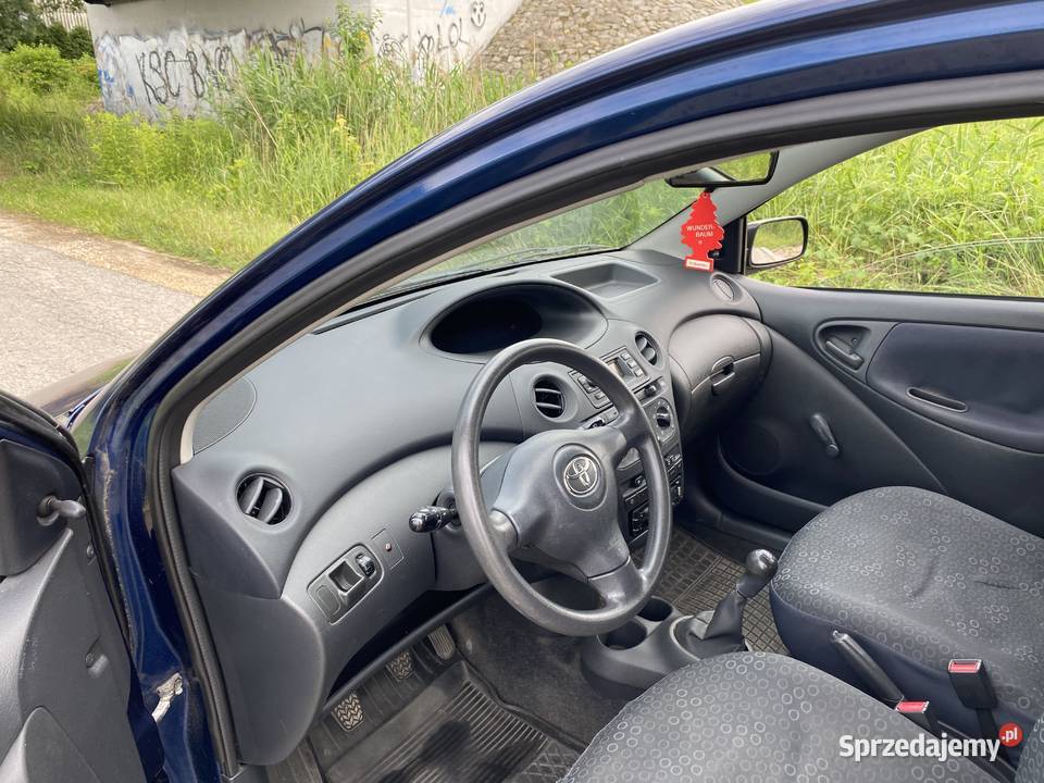 Toyota Yaris 2005 10 benzyna 5 drzwi wspomaganie kupiony w polskim salonie Bobrek