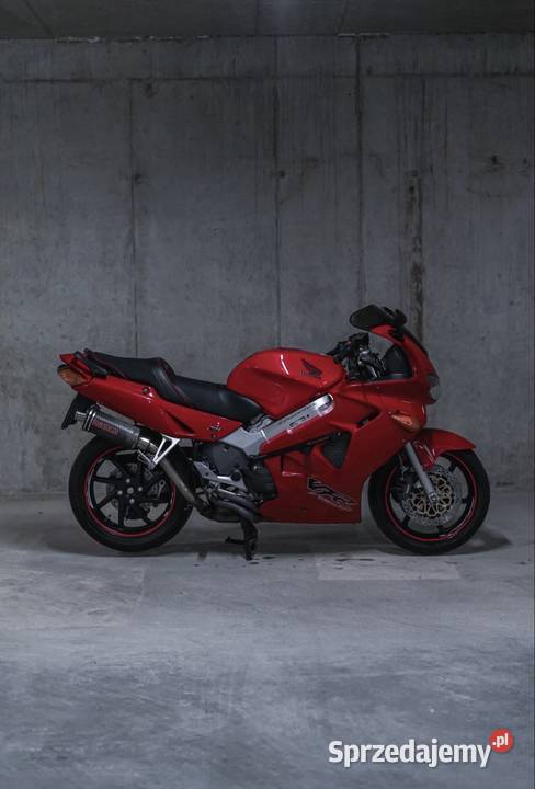 Honda VFR 800 FI Interceptor wystrojona na Power Rzeszów