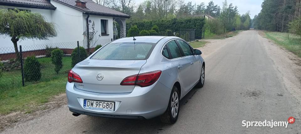 Opel Astra 14 Sedan Żelazna Rządowa sprzedam