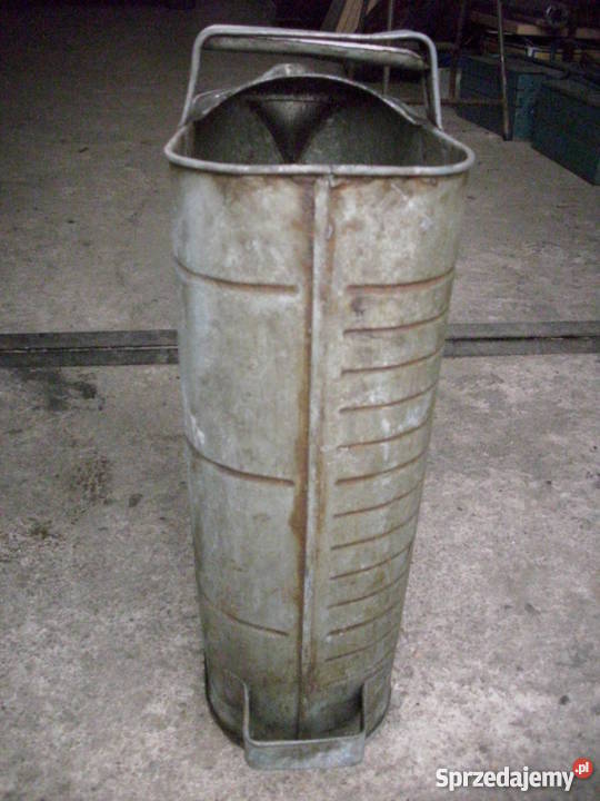 Zabytkowa nalewarka do paliwaWehrmacht Ursus