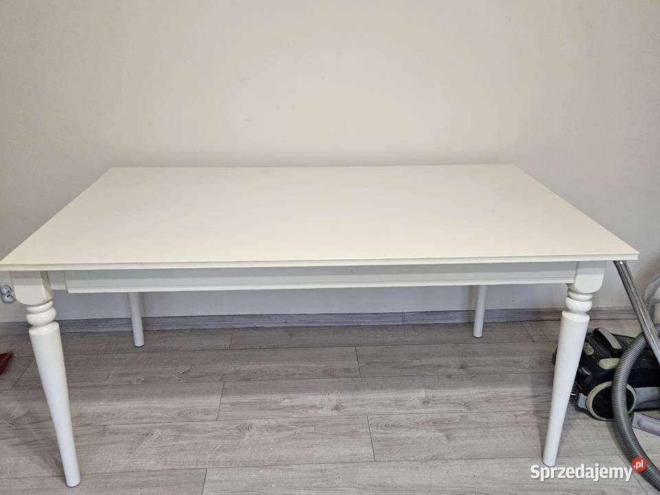 Biały stół Ikea
