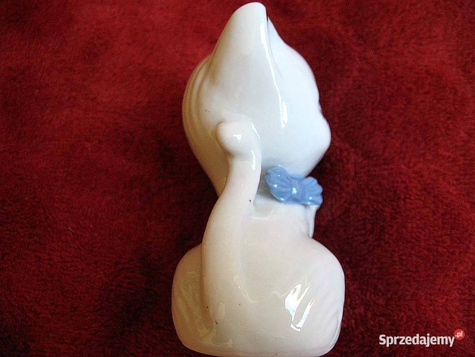 Kot koteczka z niebieską kokardą porcelana 8 x 5 Figurki i rzeźby Siedlce