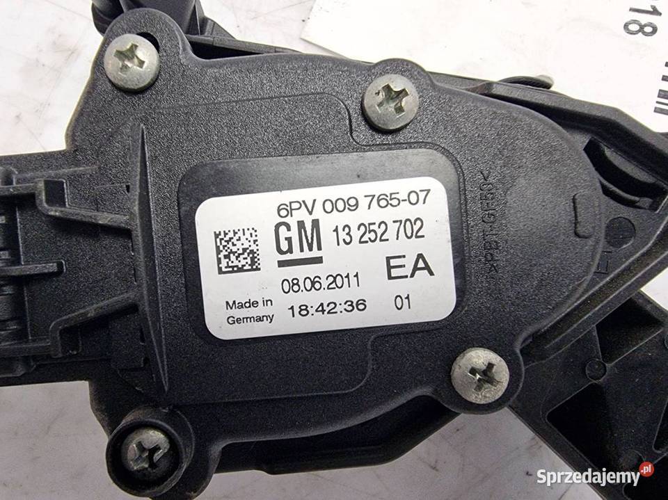 PEDAŁ OPEL ASTRA J 13252702 Lipno