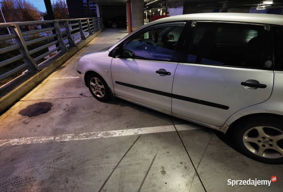 Polo IV Zamiana na Insygnia uszkodzona do centralny zamek Polo Bełchatów sprzedam