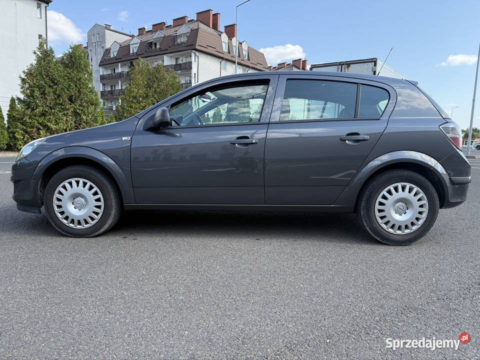 Opel Astra H 2009 14 benzyna 113000 2 kpl opon manualna Warszawa sprzedam