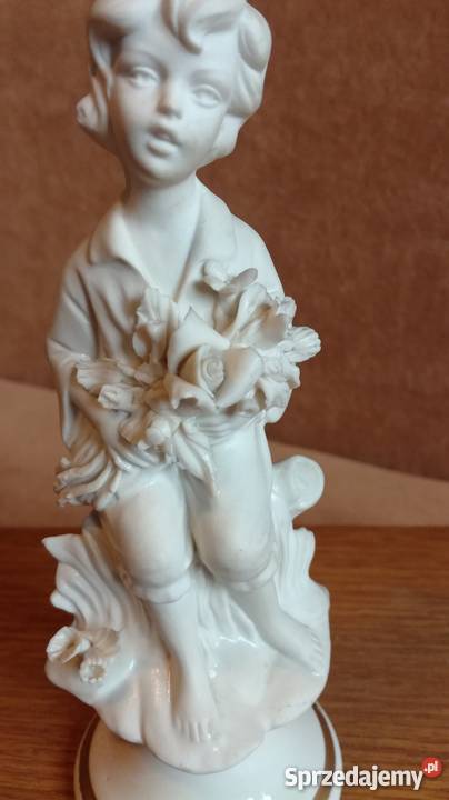 Figurka dziecka sygnowana porcelana
