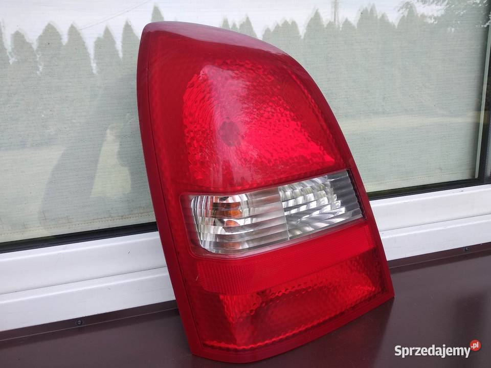 Nissan Primera P12 sedan lampa tył tylna lewa osobowe łódzkie Sieradz